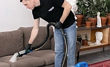 Как вывести пятно от крови с дивана